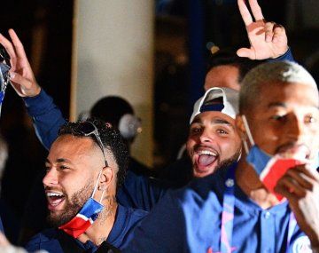 Neymar festejando con un tema del Dipy