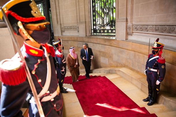 Santiago Cafiero busca la apertura de mercados con mayor valor agregado en Arabia Saudita