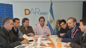 scioli superviso el operativo de vuelta a casa de los afectados scioli superviso el operativo de vuelta a casa de los afectados