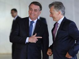 Saludo pistolero: el llamativo gesto de Jair Bolsonaro a Mauricio Macri