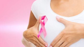 Facebook suprime un video de cáncer de seno. Imagen de archivo. Facebook suprime un video de cáncer de seno. Imagen de archivo.