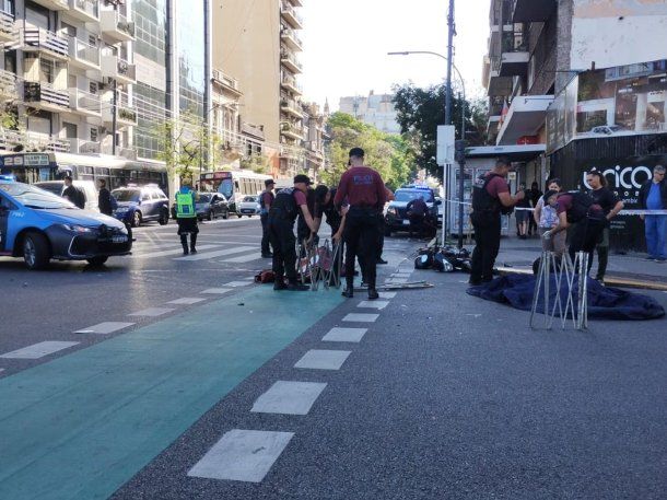 Choque fatal en Balvanera: una hombre murió tras un accidente entre dos autos y una moto