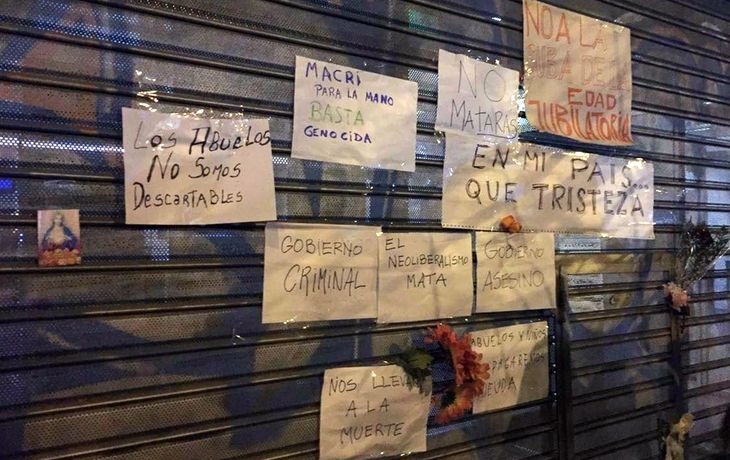 El cartel que los jubilados dejaron en la puerta de Anses