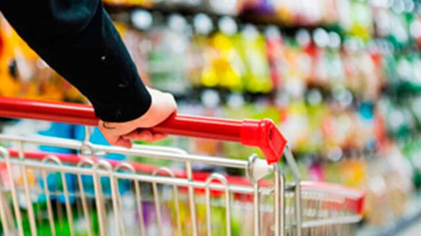 La venta de servicios y en comercios cayeron un 5% en el interior del Uruguay.