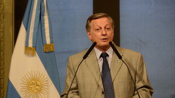 aranguren sobre la suba de la nafta: si para el consumidor el precio es alto, deja de consumir aranguren sobre la suba de la nafta: si para el consumidor el precio es alto, deja de consumir