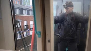 Trikkstar colgando de un tren Trikkstar colgando de un tren