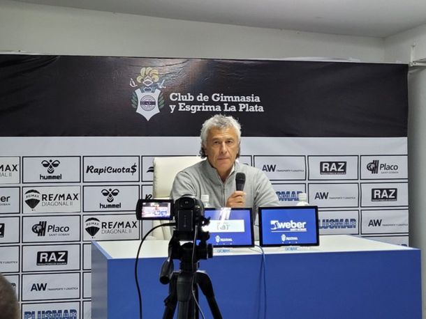 Pipo Gorosito apuntó contra el arbitraje ante San Lorenzo: Que se dejen de romper los huevos