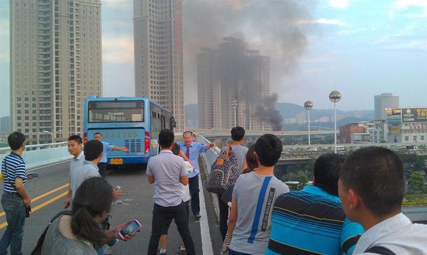 Incendio en un micro de China: hubo al menos 47 muertos