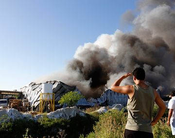 Se incendiaron dos fábricas: una en Budge y otra en Garín
