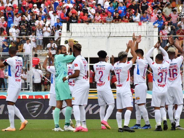 Una sana costumbre: el DT argentino que está por hacer historia en Honduras