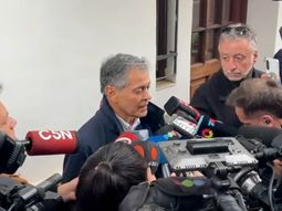 Raúl Garzón habló con la prensa en el marco de los allanamientos para encontrar a la adolescente de 14 años. Raúl Garzón habló con la prensa en el marco de los allanamientos para encontrar a la adolescente de 14 años.