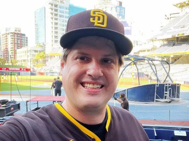 Liquidaron al hijastro del millonario desaparecido en el submarino por una polémica foto