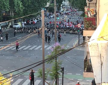 Incidentes entre hinchas de River y Prefectura