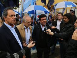 scioli, contra los intendentes massistas por el #temporal scioli, contra los intendentes massistas por el #temporal