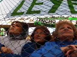 las tribuneras de banfield compiten con el tano pasman las tribuneras de banfield compiten con el tano pasman