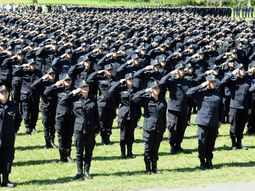 Scioli sumará 25 mil agentes a la policía bonaerense en 2015