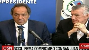 junto a gioja, scioli garantizo que no van a faltar dolares en el pais junto a gioja, scioli garantizo que no van a faltar dolares en el pais