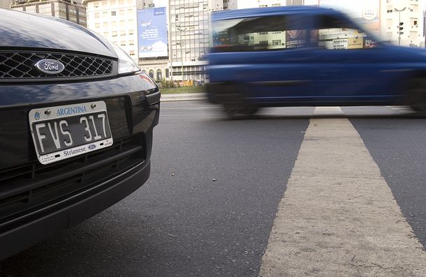 Aplicarán multas de hasta 8 mil pesos a los tapa patentes