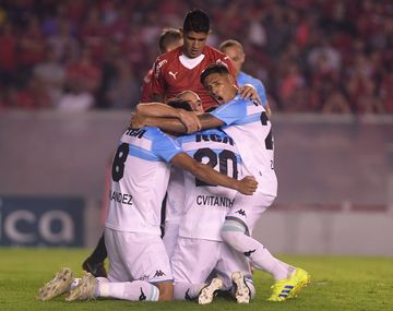 Racing le ganó a Independiente en el clásico de Avellaneda y se afianza en la punta