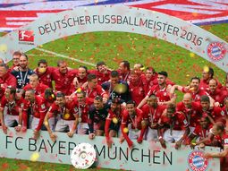 bano de cerveza: los alocados festejos del bayern munich tras otro campeonato bano de cerveza: los alocados festejos del bayern munich tras otro campeonato