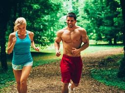 Buscan que las mujeres puedan correr con el torso desnudo en la calle