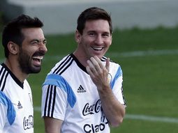 Lavezzi y Messi, compartiendo entrenamiento en la Selección