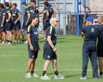 El desafío de Bianchi: unir a Riquelme con parte del plantel