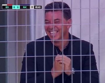 Los memes por la curiosa imagen de Gallardo en la previa del clásico ante Racing