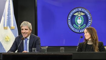 Luis Caputo busca rescatar los dólares del colchón