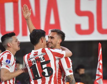 Estudiantes goleó 4-0 a Barcelona de Guayaquil y se metió en octavos