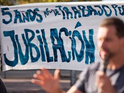 El PIT-CNT busca una reforma constitucional como respuesta a la ley de reforma de la seguridad social en Uruguay. El PIT-CNT busca una reforma constitucional como respuesta a la ley de reforma de la seguridad social en Uruguay.