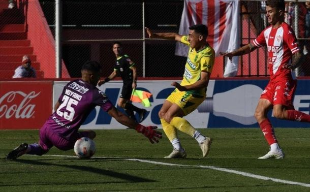 Unión venció 2-0 a Defensa y Justicia en el cierre del torneo