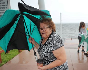 En Florida esperan la llegada del fenómeno