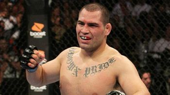 el rey de los pesados de la ufc se lesiono y no podra defender el titulo el rey de los pesados de la ufc se lesiono y no podra defender el titulo