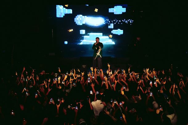 Knak cerró la etapa de POSITIVO con un show único, invitados y un público eufórico