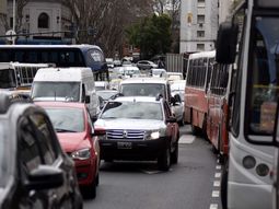 Instalarían cámaras de fotomultas que ven adentro de los autos