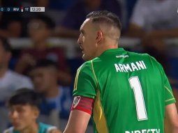 Video: picante cruce entre Armani y Pezzella en pleno River-Godoy Cruz 