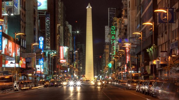 La avenida Corrientes será peatonal de noche