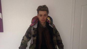 se puso 12 capas de ropa para no pagar exceso de equipaje, vomito en el avion y se desmayo