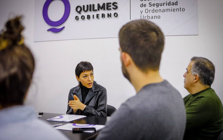 Mayra Mendoza coordinó acciones de prevención y seguridad con el ministerio