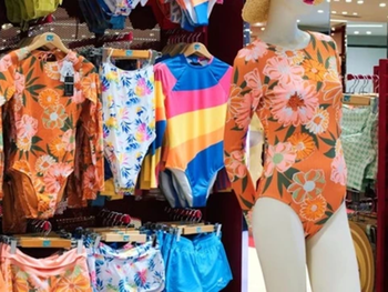 Los supermercados con promociones en trajes de baño-