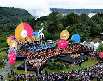 Los nenes coparon las cataratas a pura música