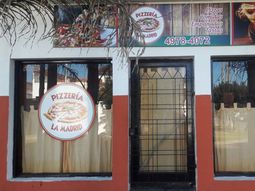 clientes le dieron una golpiza a un ladron y evitaron el robo a una pizzeria clientes le dieron una golpiza a un ladron y evitaron el robo a una pizzeria