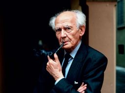 Bauman fue uno de los pensadores más influyentes de la filosofía contemporánea. Bauman fue uno de los pensadores más influyentes de la filosofía contemporánea.