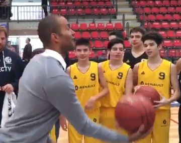 La estrella francesa y la admiración de los chicos presentes