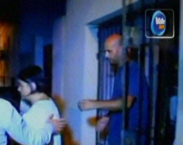 Así fue el momento en que el marido de la madrina de Lola quedó en libertad