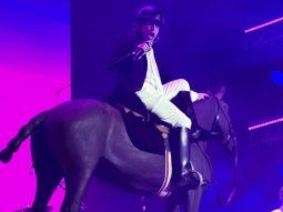 joaquin levinton lo volvio a hacer: ingreso a caballo al escenario del lollapalooza 2026 joaquin levinton lo volvio a hacer: ingreso a caballo al escenario del lollapalooza 2026