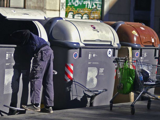 La Ciudad aplicará multas de hasta $900 mil a quienes revuelvan la basura y ensucien la vía pública