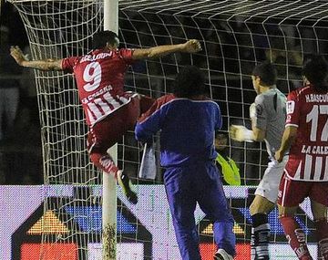 Detienen en Chile a un argentino por una patada voladora