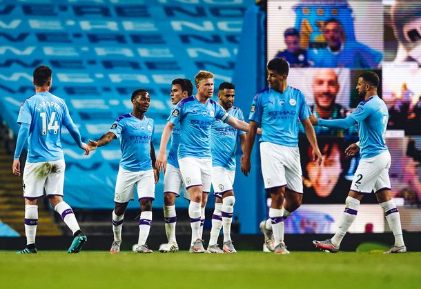 Pasillo y baile: Manchester City goleó al campeón Liverpool